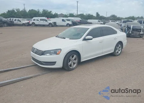 2013 Volkswagen Passat 2.5L Se z USA, uszkodzony, nr VIN 1VWBH7A37DC068249
